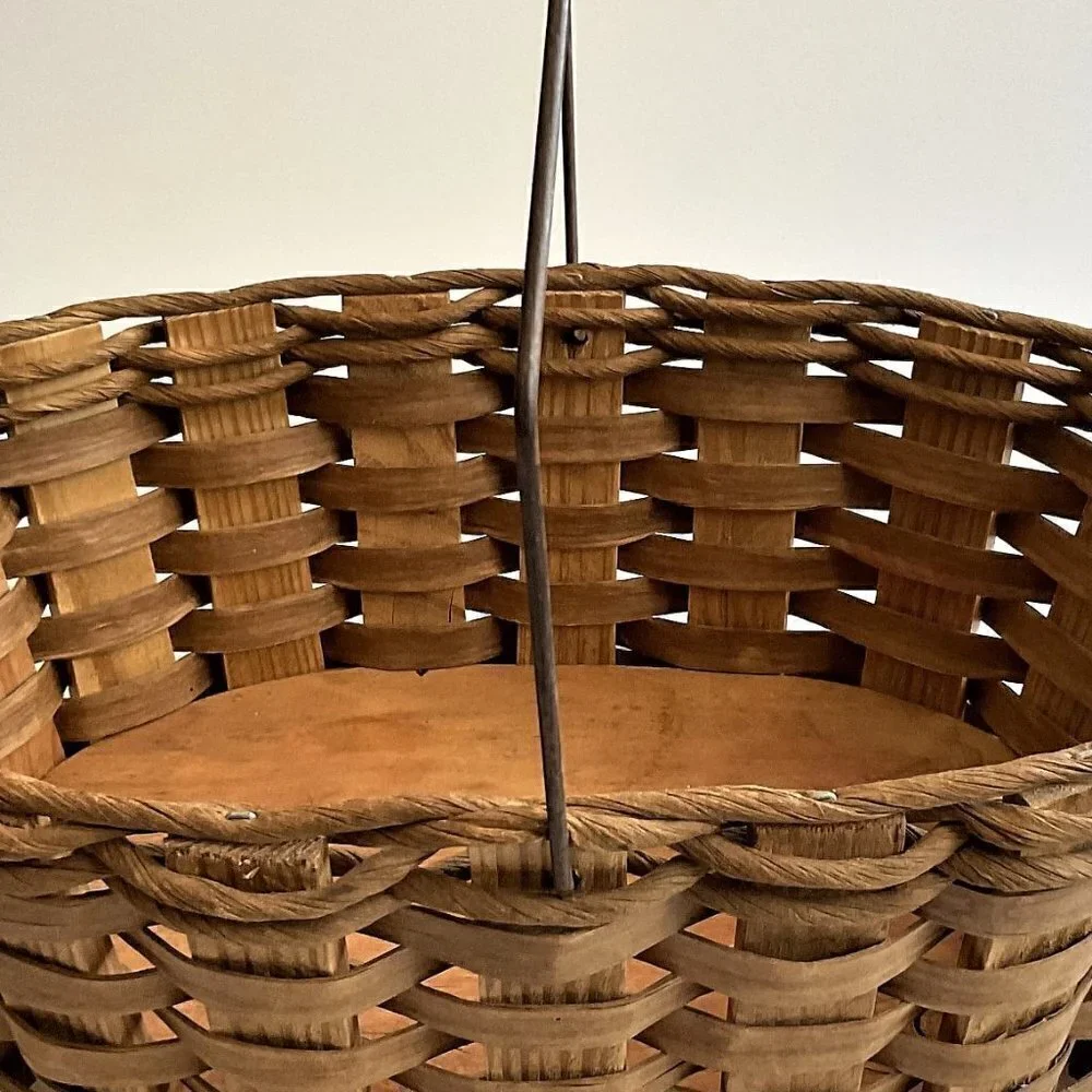 VINTAGE FARMHOUSE SPLINT WOODEN BASKET MOVEABLE BAIL HANDLE BOTTOM STAMPED